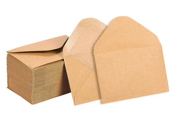 Os mini envelopes do convite de Brown/cartão envolvem o material de Kraft 130gsm feito
