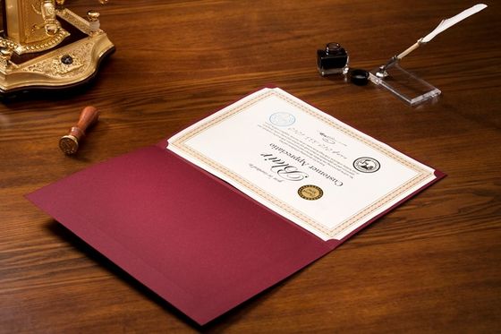 Material horizontal/vertical do pergaminho dos dobradores da apresentação do certificado da versão feito